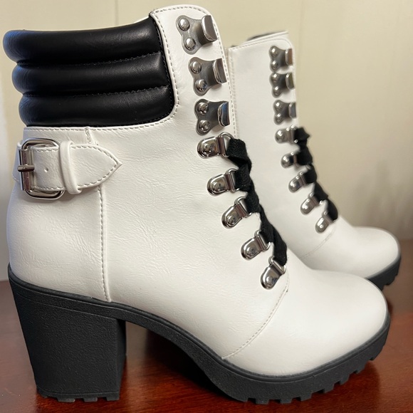 MIA Annamaria Womens Heeled combat style Boots white w/ black sole & trim NWOT - Picture 4 of 10